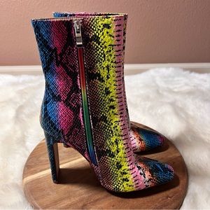 Azalea Wang Vibrant Faux Snakeskin Heeled Boots Size 6